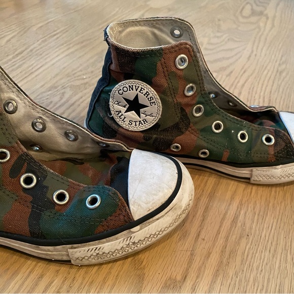 Hi top converse camouflage toddler/little kid size 13 with patches sneakers - Picture 3 of 9